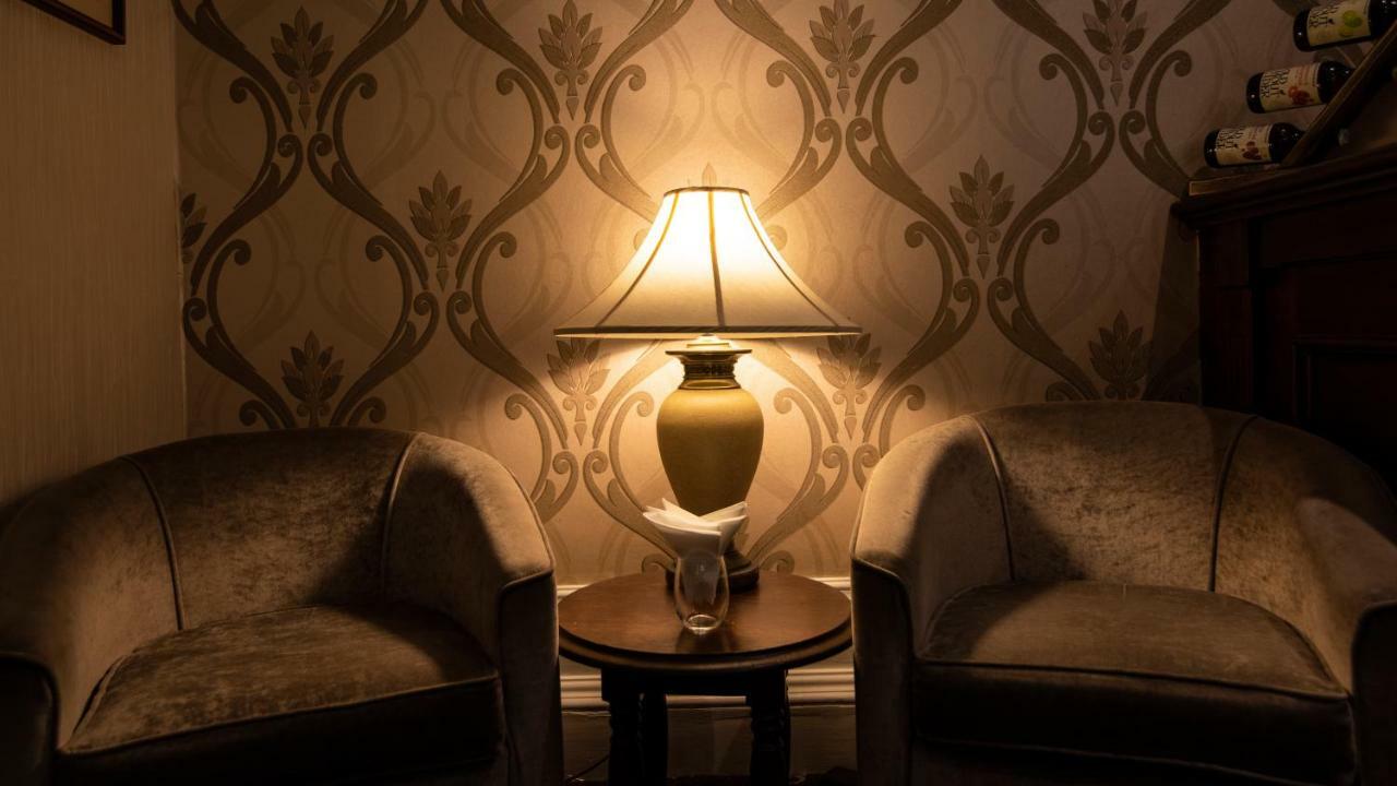 Astley Bank Hotel Дарвэн Экстерьер фото